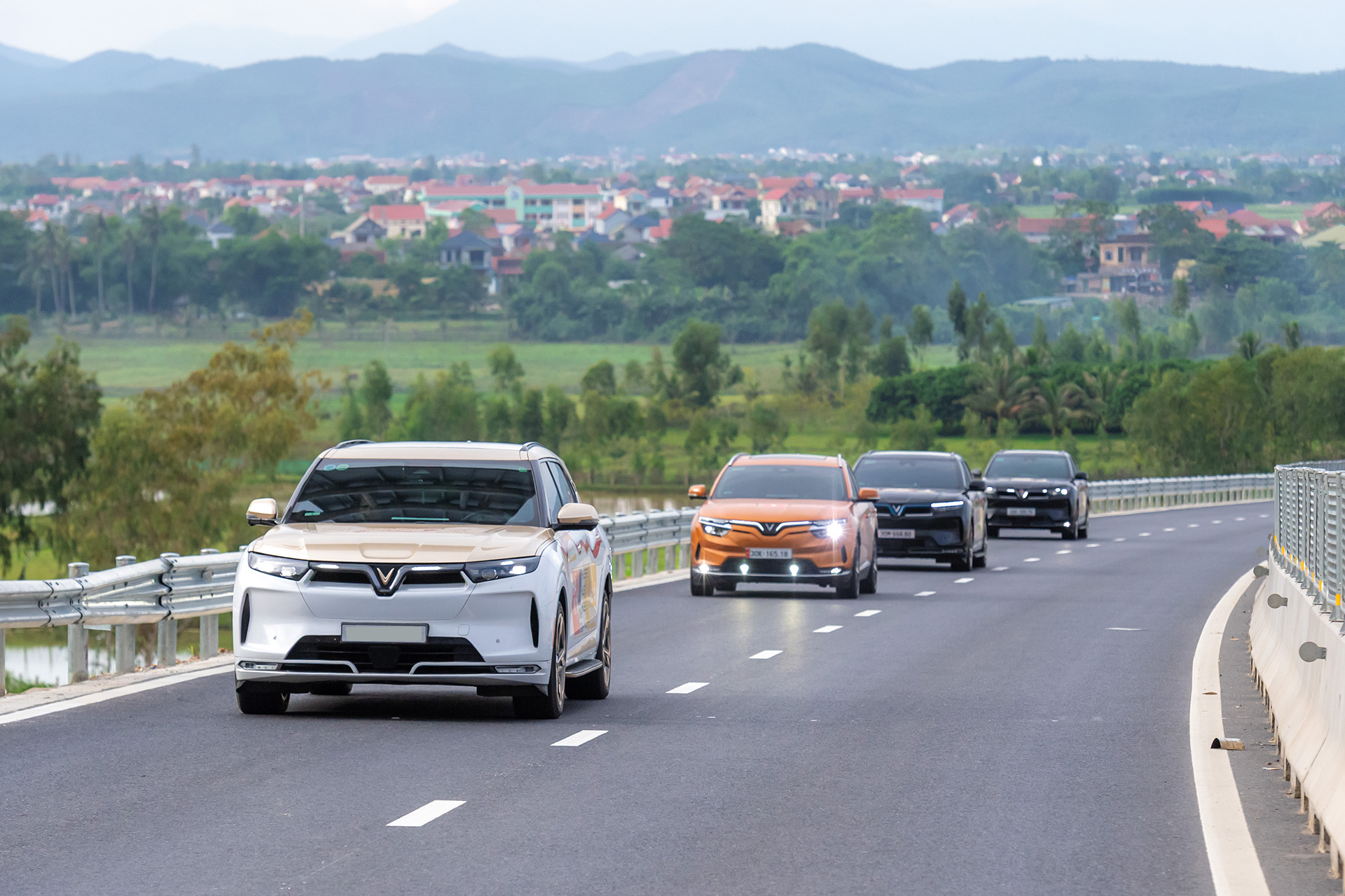 VINFAST TẶNG QUÀ TẾT “KHỦNG” – LÊN TỚI 3 NĂM SẠC PIN MIỄN PHÍ CHO KHÁCH HÀNG